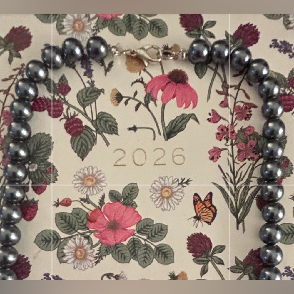 Gray Faux pearl Necklace, 18” silvertone lobster clasp like new (also in white) - Picture 6 of 6